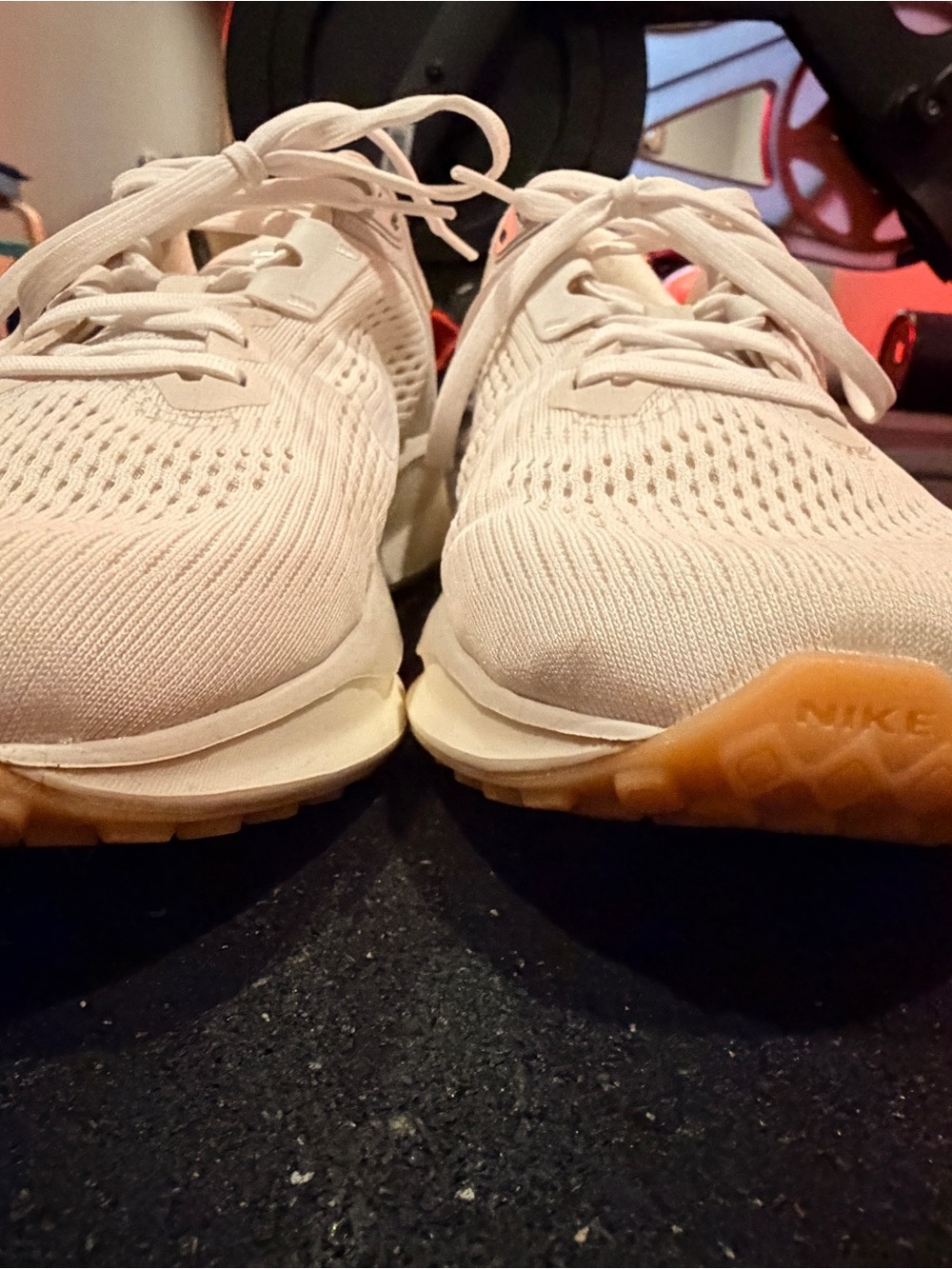 Nike Running Shoes White/Cream Women’s Size 9 IB7943-072 - Picture 2 of 6